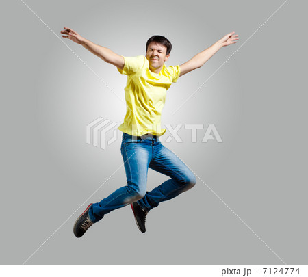 Young man dancing and jumping 7124774