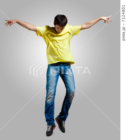 Young man dancing and jumping Young man dancing and jumping 7124801