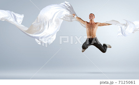 Modern style dancer posing Modern style dancer posing 7125061