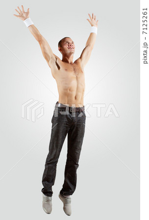 Modern style dancer posing Modern style dancer posing 7125261