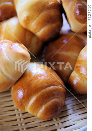 手作りパン　（バターロール） 7127210