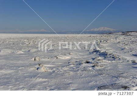 着氷したオホーツク海 7127307