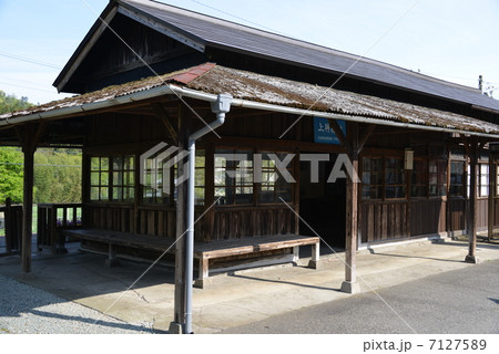 わたらせ渓谷鉄道 木造駅舎 上神梅駅 斜め左面ロング わたらせ渓谷鉄道 木造駅舎 上神梅駅 斜め左面ロング 7127589