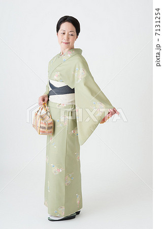 着物の女性 シニア の写真素材