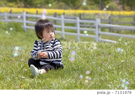 シャボン玉と女の子 シャボン玉と女の子 7131976
