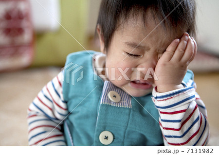 うぇ〜ん うぇ〜ん 7131982