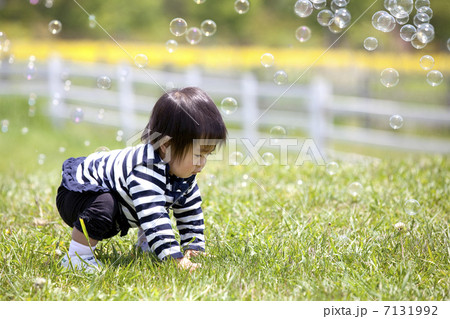シャボン玉と女の子 シャボン玉と女の子 7131992