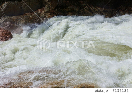 自然風景・吹割の滝の滝口への流れ込み・横位置 自然風景・吹割の滝の滝口への流れ込み・横位置 7132182