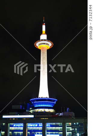 夜の京都タワー 夜の京都タワー 7132344