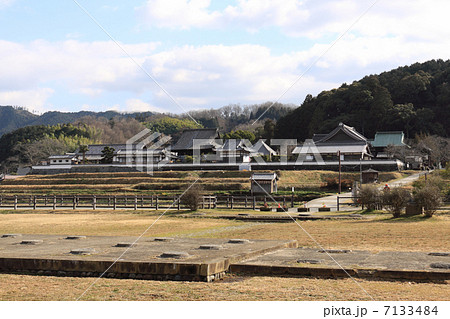 飛鳥、史跡「川原寺跡」から望む「橘寺」 飛鳥、史跡「川原寺跡」から望む「橘寺」 7133484