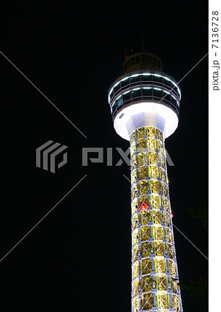 夜景、塔、マリンタワー、タワー、横浜、建物、建築、デザイン、デート、告白、ロマン、恋愛、結婚 7136728
