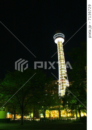 夜景、塔、マリンタワー、タワー、横浜、建物、建築、デザイン、デート、告白、ロマン、恋愛、結婚、プロポ 7136729