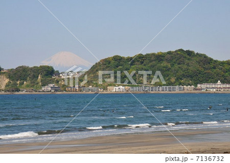 鎌倉　材木座海岸 7136732