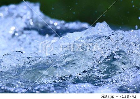 水の流れ 7138742