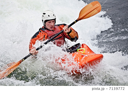 kayaking 7139772