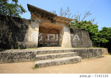 首里城・園比屋武御嶽石門 7142120