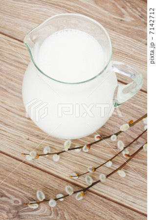 milk on wooden table 7142712