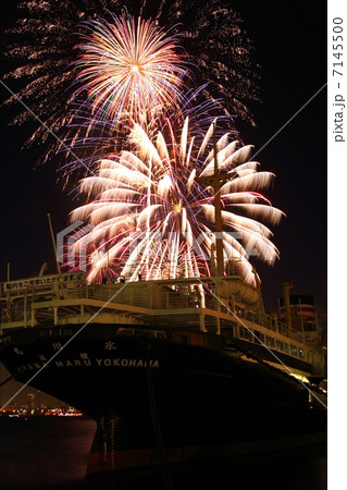 2012横浜スパークリングトワイライトの花火　山下公園前海上 7145500