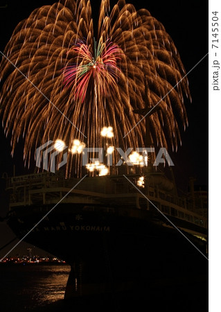 2012横浜スパークリングトワイライトの花火　山下公園前海上 7145504