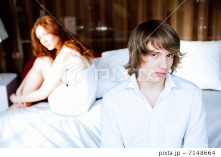 couple in disagreement in bedroom 7148664
