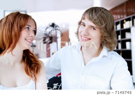 young couple 7148748