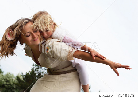 girl with mother in the park 7148978