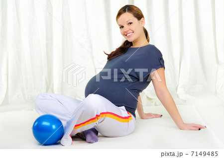 Portrait of a young pregnant girl Portrait of a young pregnant girl 7149485