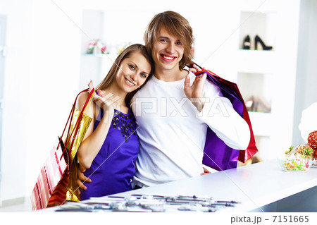 Young couple doing shopping together 7151665