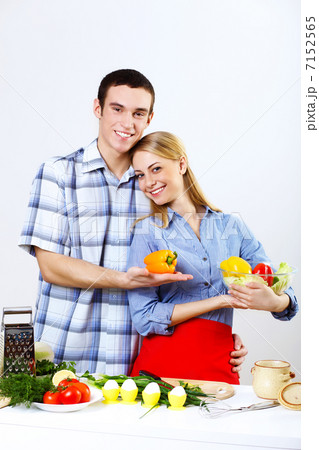 Husband and wife together coooking at home 7152565