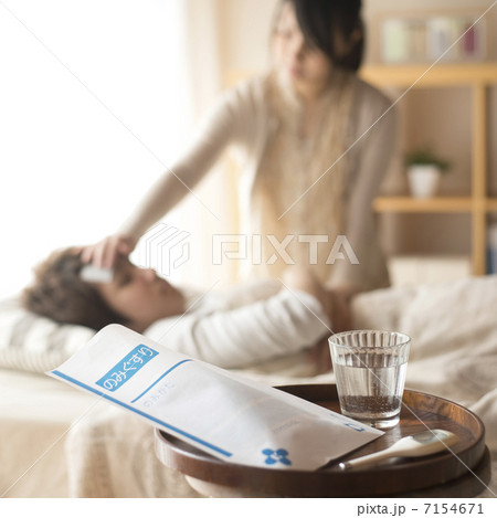 カップルの看病イメージ 7154671