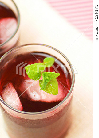 ブルーベリージュースのクローズアップ 7156171