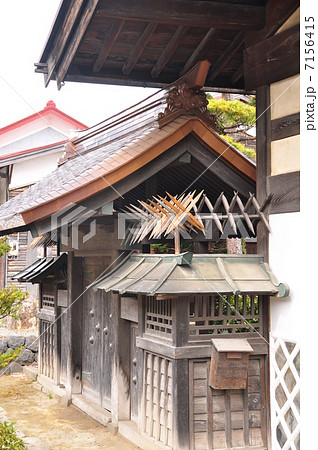三街街道小野宿の旧家の門 三街街道小野宿の旧家の門 7156415