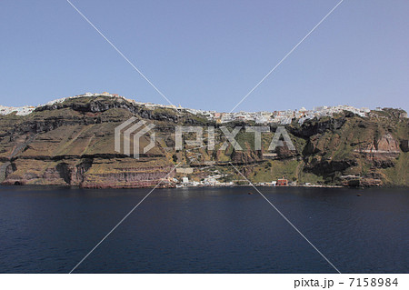 サントリーニ島のフィラの町並 7158984