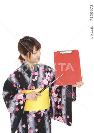 浴衣姿の若い女性とメッセージボード 浴衣姿の若い女性とメッセージボード 7159672