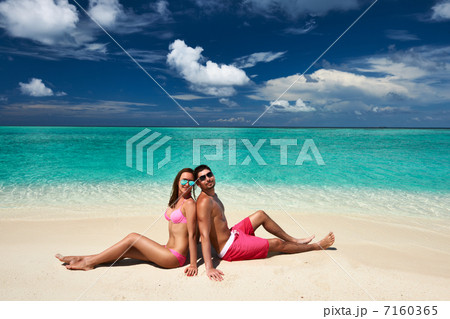 Couple on a beach at Maldives Couple on a beach at Maldives 7160365