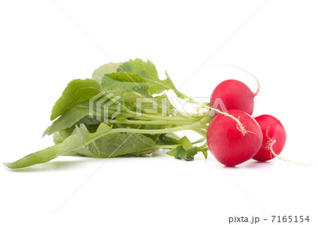 Small garden radish with leaves Small garden radish with leaves 7165154