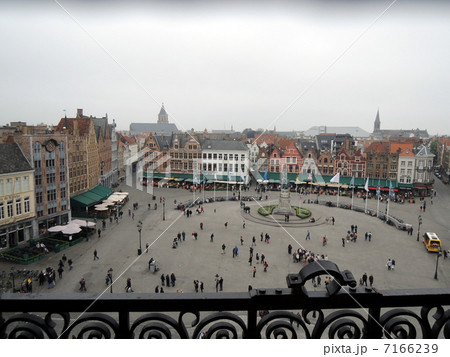 ブルージュ　マルクト広場 7166239