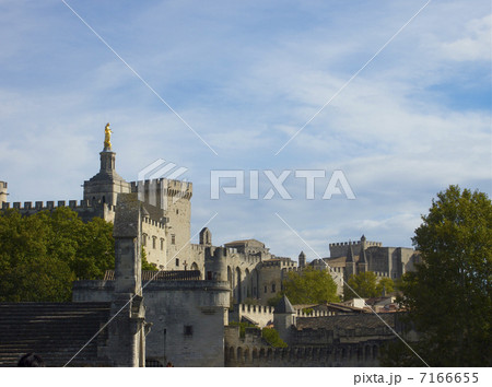 世界遺産 アヴィニョン橋から望むアヴィニョンの街 7166655