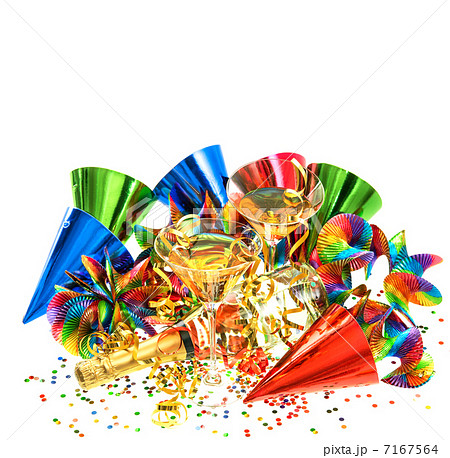 garlands, streamer, confetti and cocktail glasses 7167564