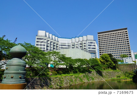 さよなら赤プリ2013.4.28現在桜若葉の上に見えるテコレップシステム部分・弁慶堀を隔てて横位置 7169675