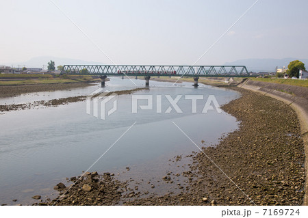 山国川にかかる鉄橋 7169724