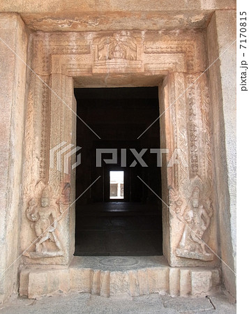 ハンピ　ヴィッタラ寺院　18 7170815