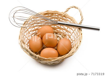 Fresh eggs in a woven basket 7173319