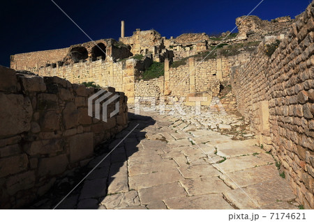 ドゥッガ 7174621