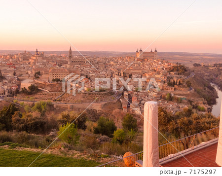 夕焼けのトレド 7175297