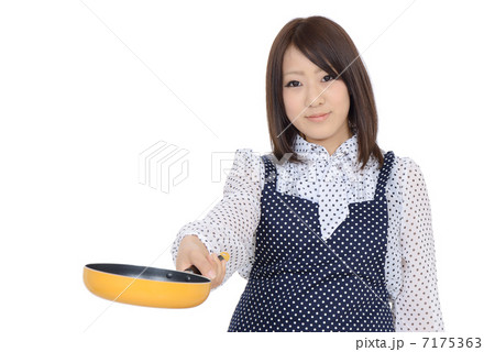 料理する女の子 7175363