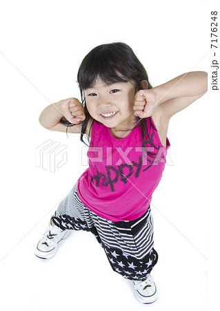 ダンスを踊る女の子の写真素材