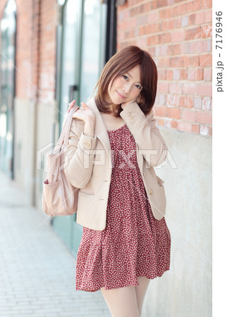 若い女性 ファッション 若い女性 ファッション 7176946