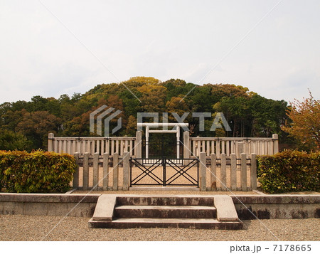 奈良　垂仁天皇陵　宝来山古墳 7178665