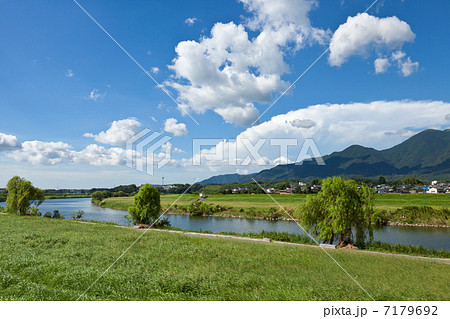 夏の川辺の風景 7179692